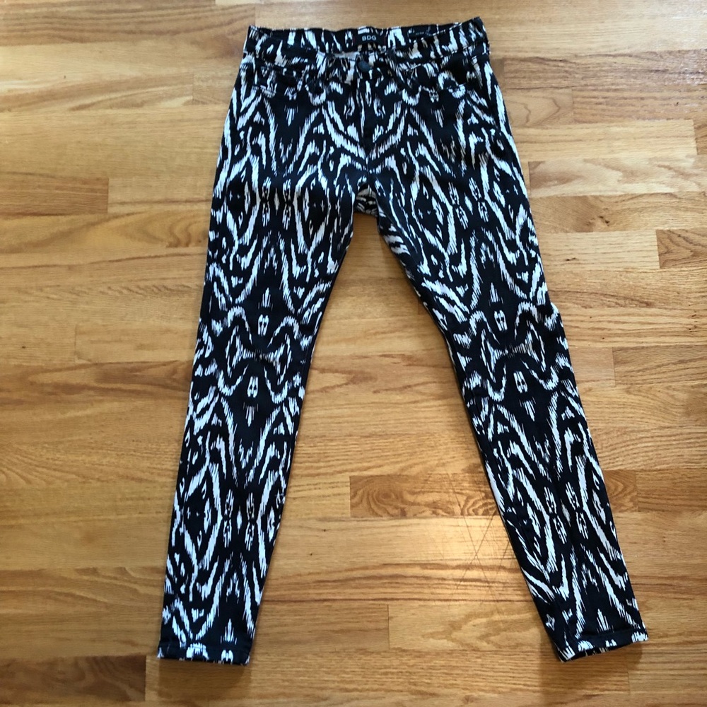 BDG Pants Black & white